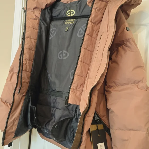 Goldbergh Snowmass Ski Jacket in the color Mocha